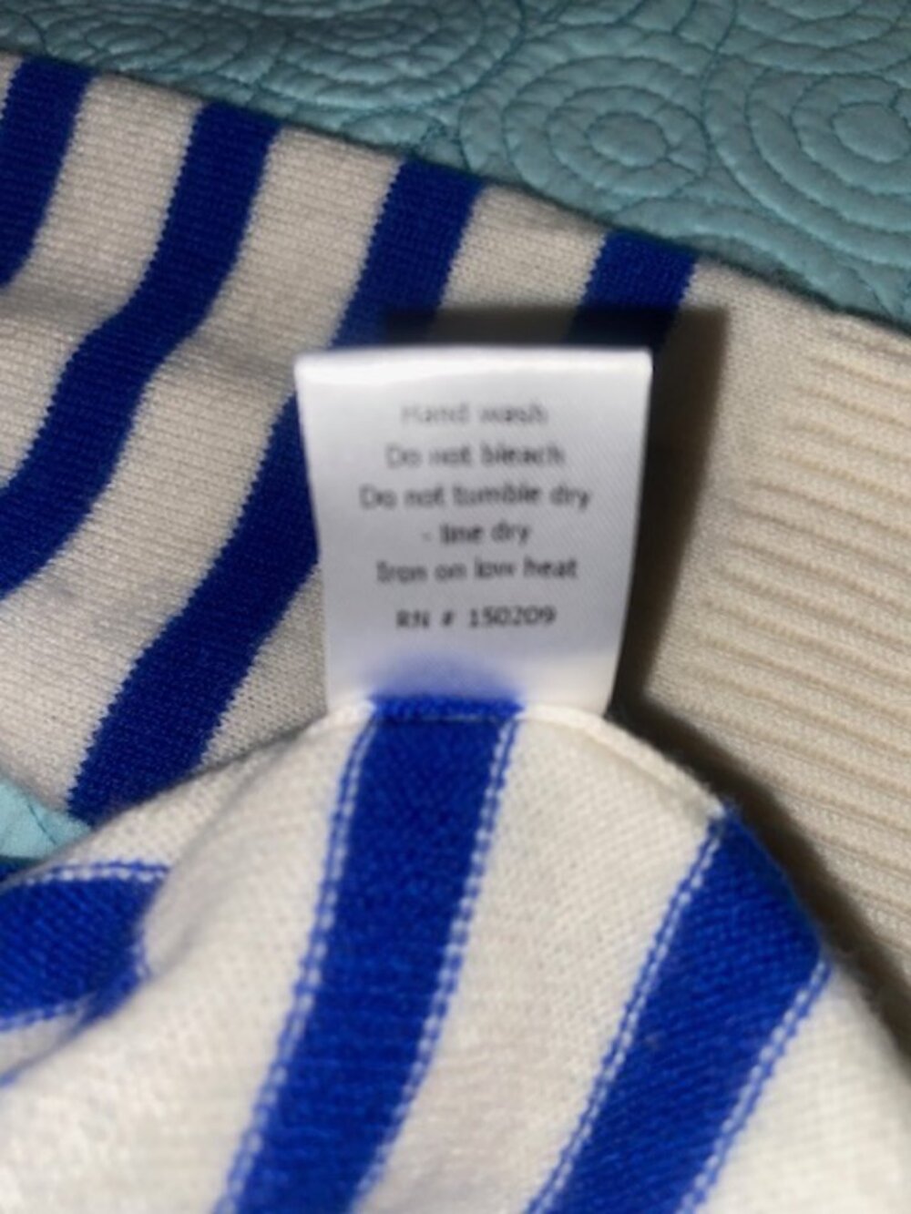 La Ligne Lean Lines 100% Cashmere Sweater in Size XS Cream, Blue & Red - Picture 7 of 9